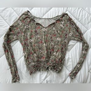 AMERICAN EAGLE LONG SLEEVE FLORAL TOP